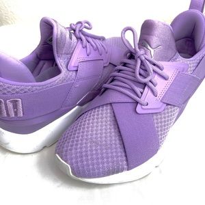 Woman’s Puma muse  EP